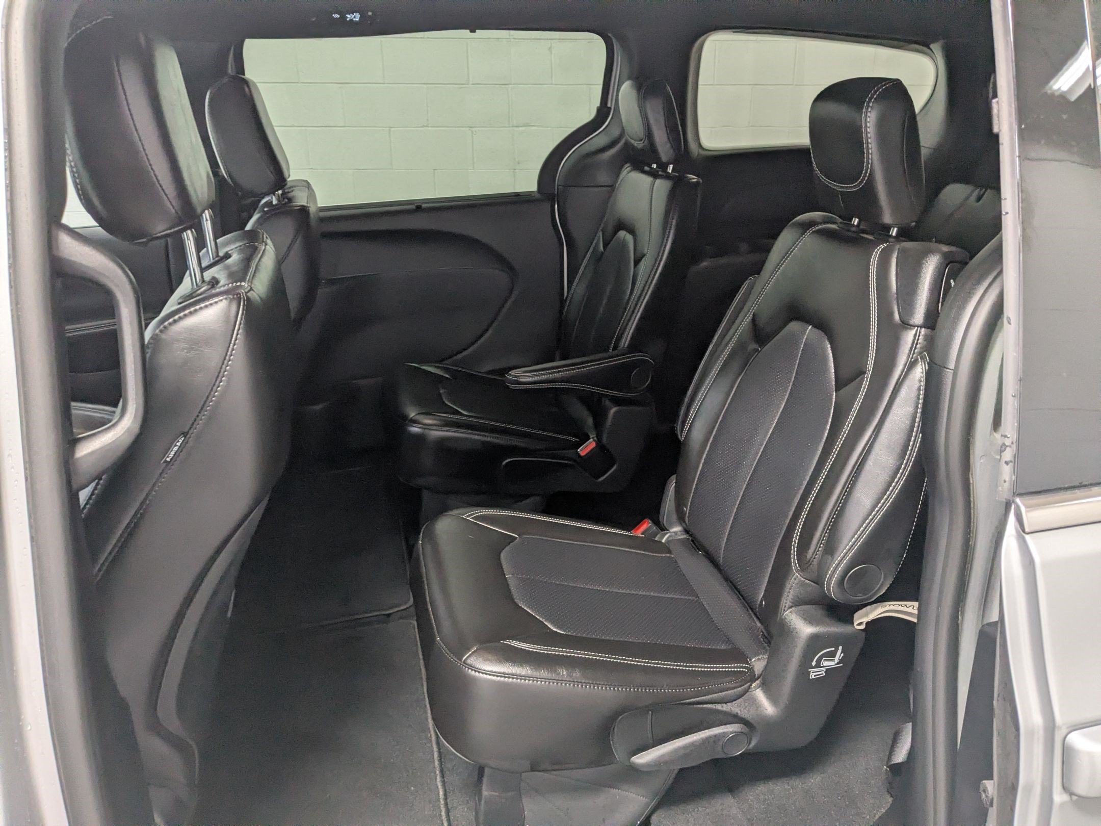 New 2026 Silver Mist Clear-Coat Exterior Paint Chrysler Select image 16