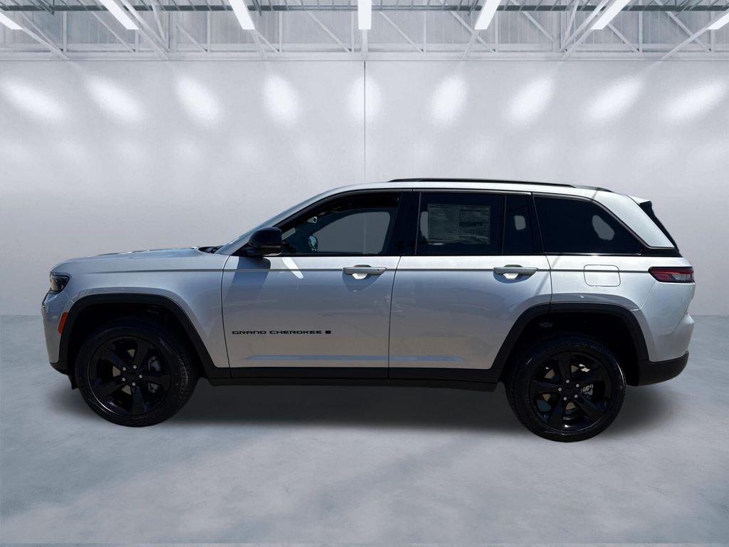 New 2026 Silver Zynith Exterior Paint Jeep Limited image 3