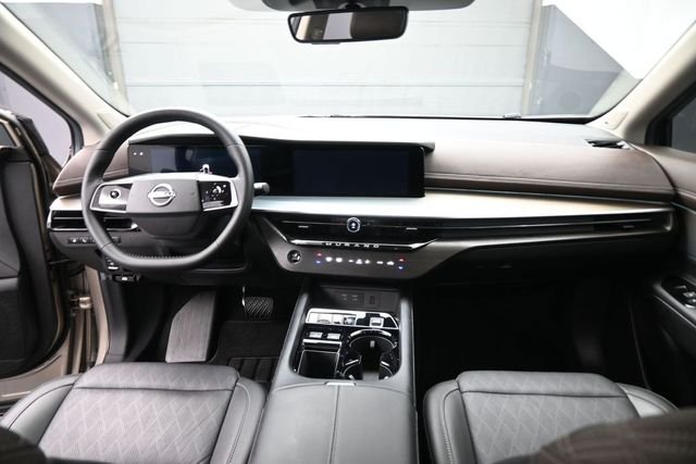 Used 2025 Gold Nissan Platinum image 27
