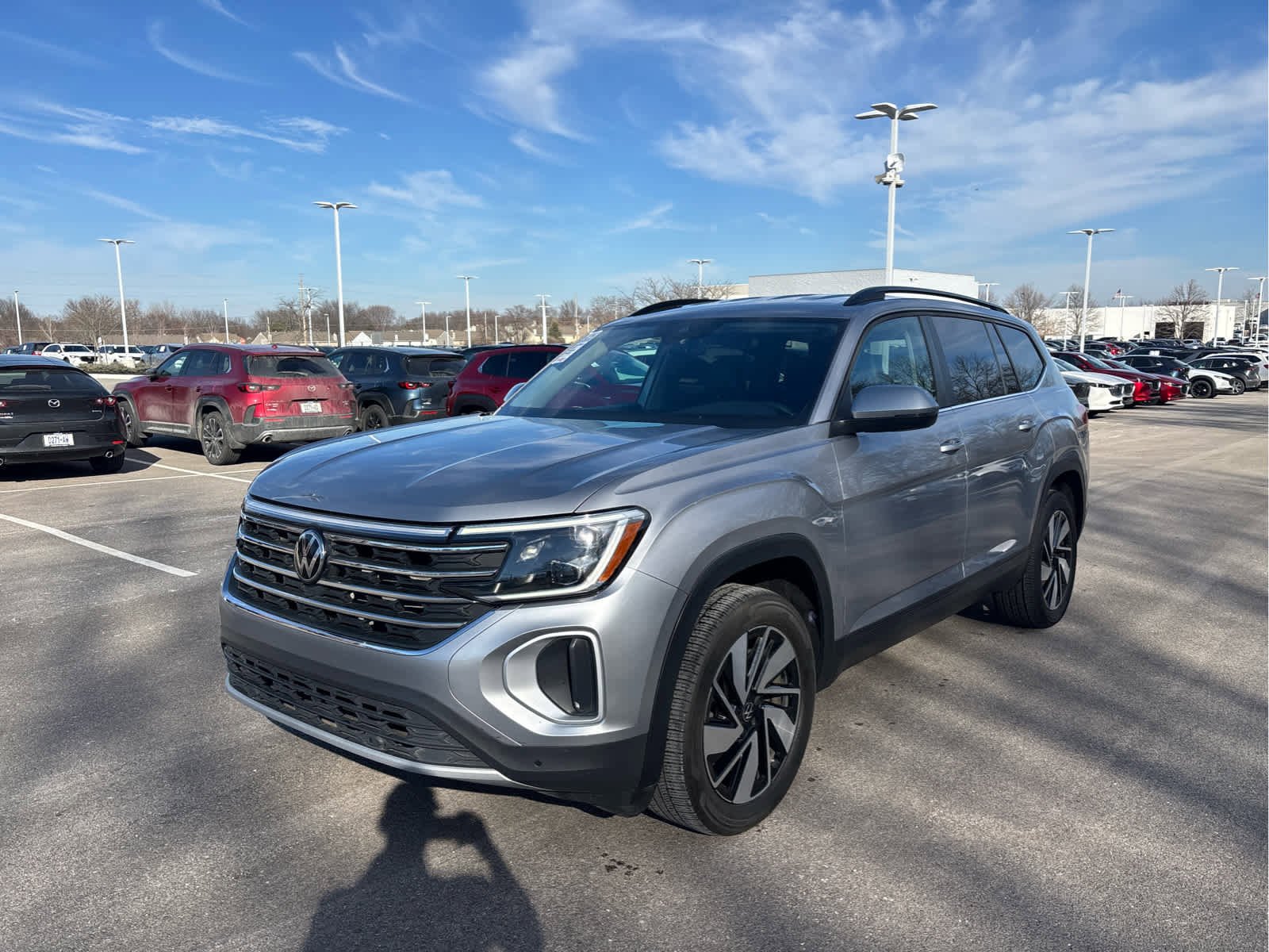 Used 2024 Volkswagen Atlas SE w/Tech with VIN 1V2WR2CA2RC537589 for sale in Kansas City