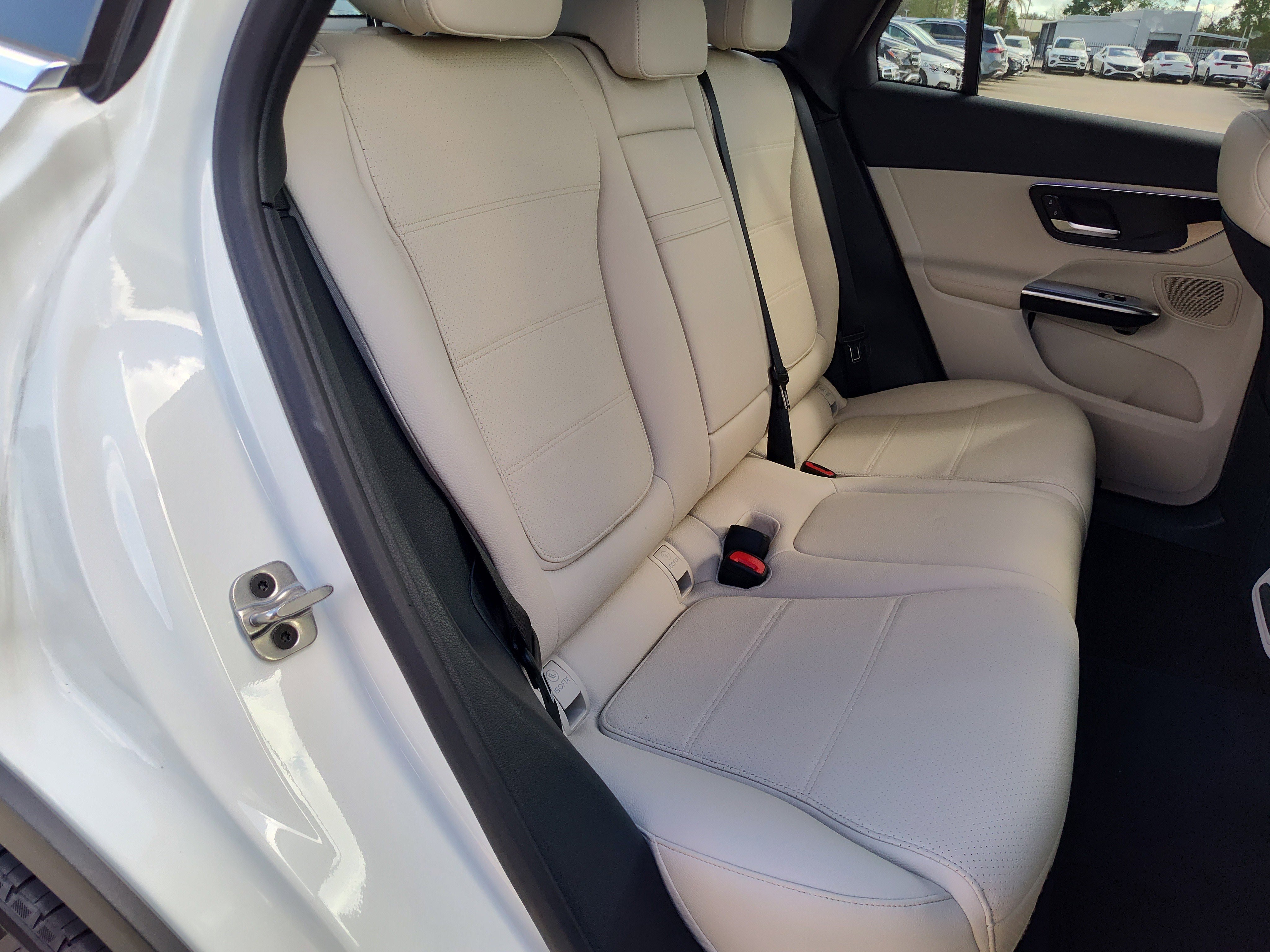 New 2026 Polar White Mercedes-Benz GLC 300 image 28