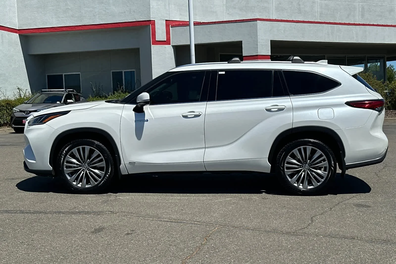 Used 2020 Blizzard Pearl Toyota Hybrid Platinum image 9