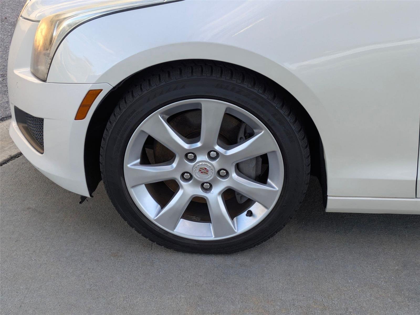 Used 2013 White Diamond Tricoat Cadillac Luxury image 10