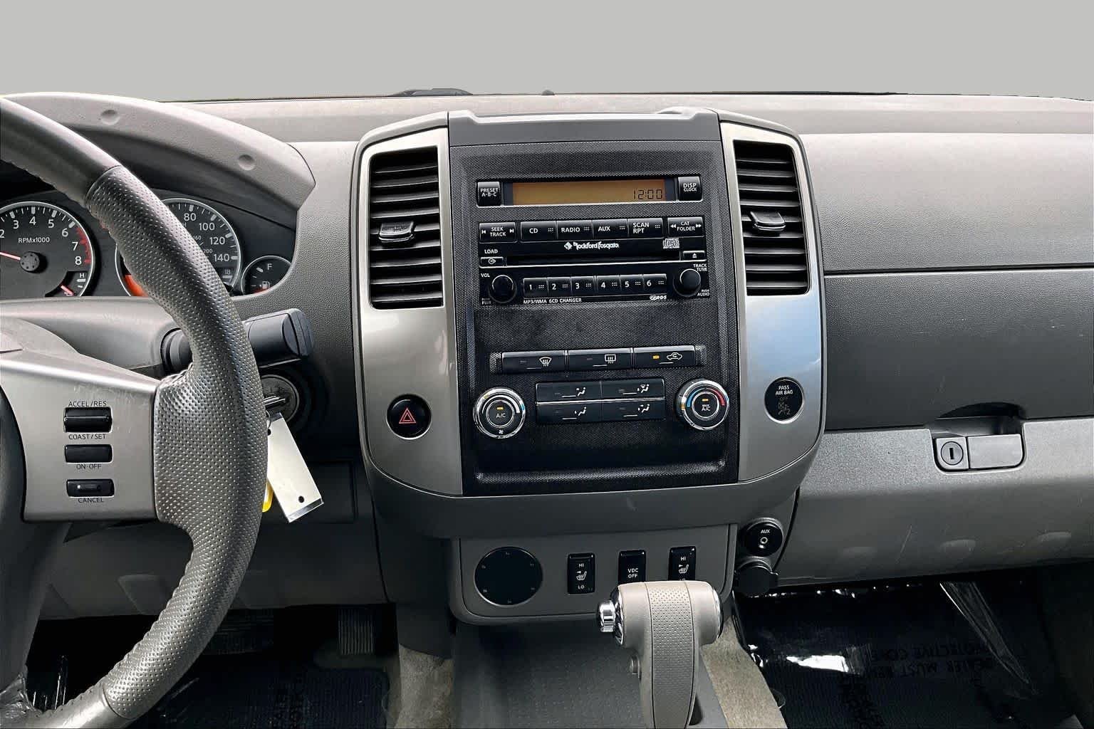 Used 2011 Radiant Silver Nissan SL image 6