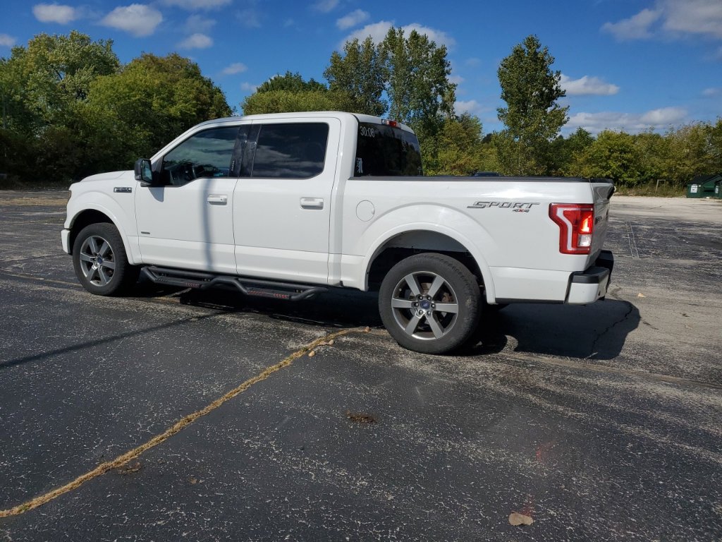 Used 2017 Oxford White Ford XLT image 2