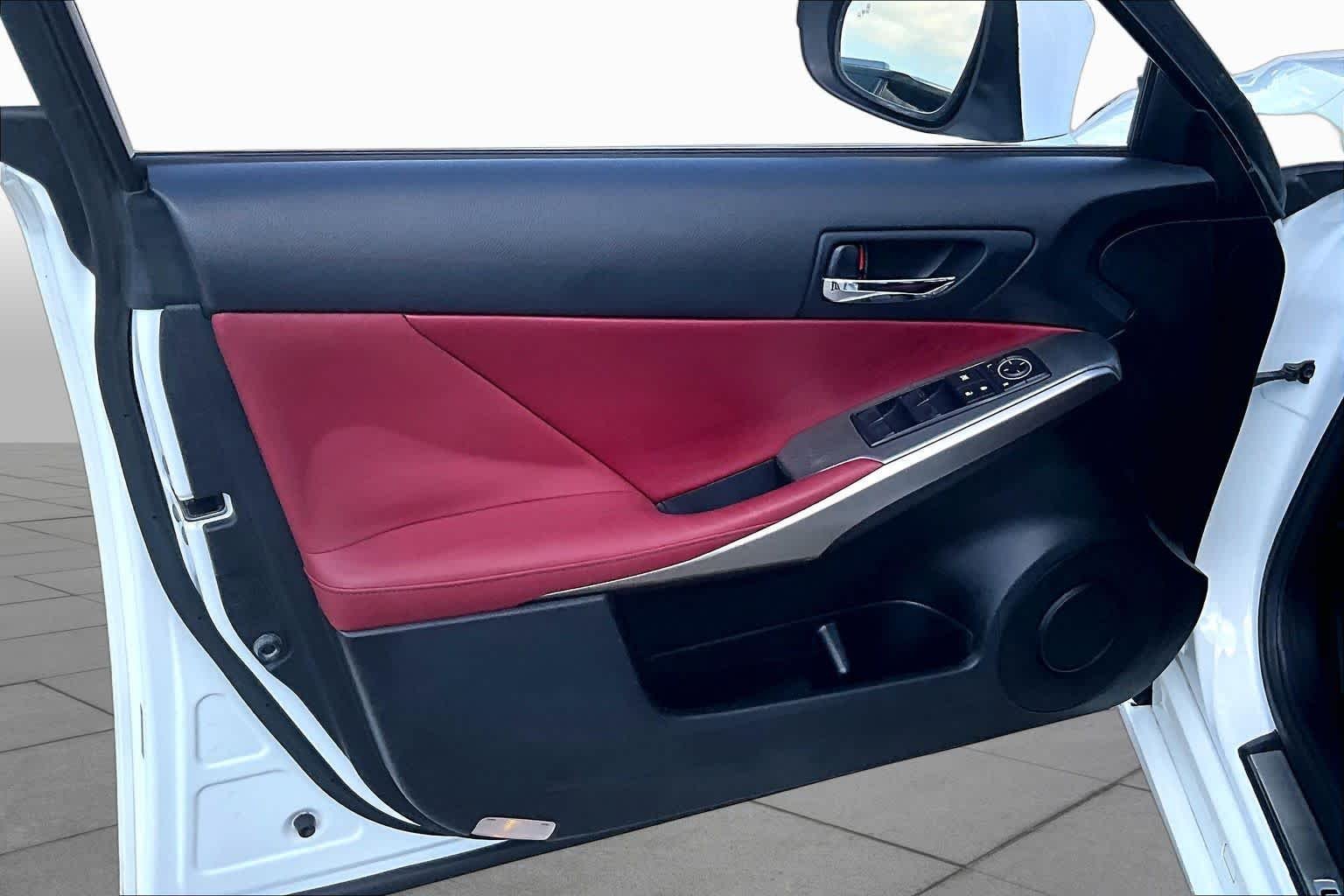 Used 2016 Ultra White Lexus  image 24