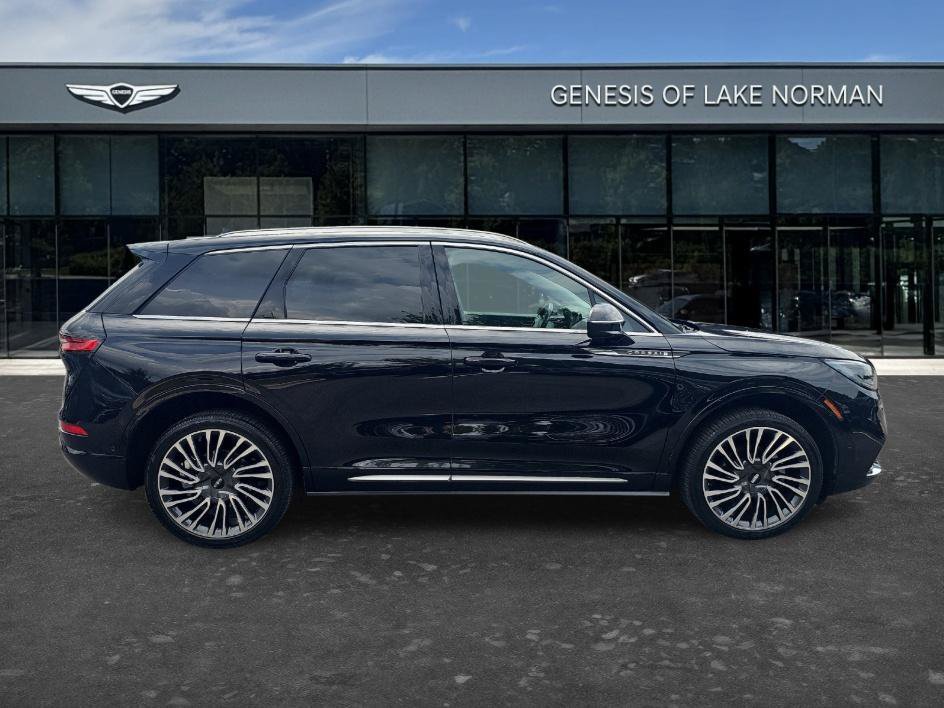 Used 2020 Black Lincoln Reserve image 4