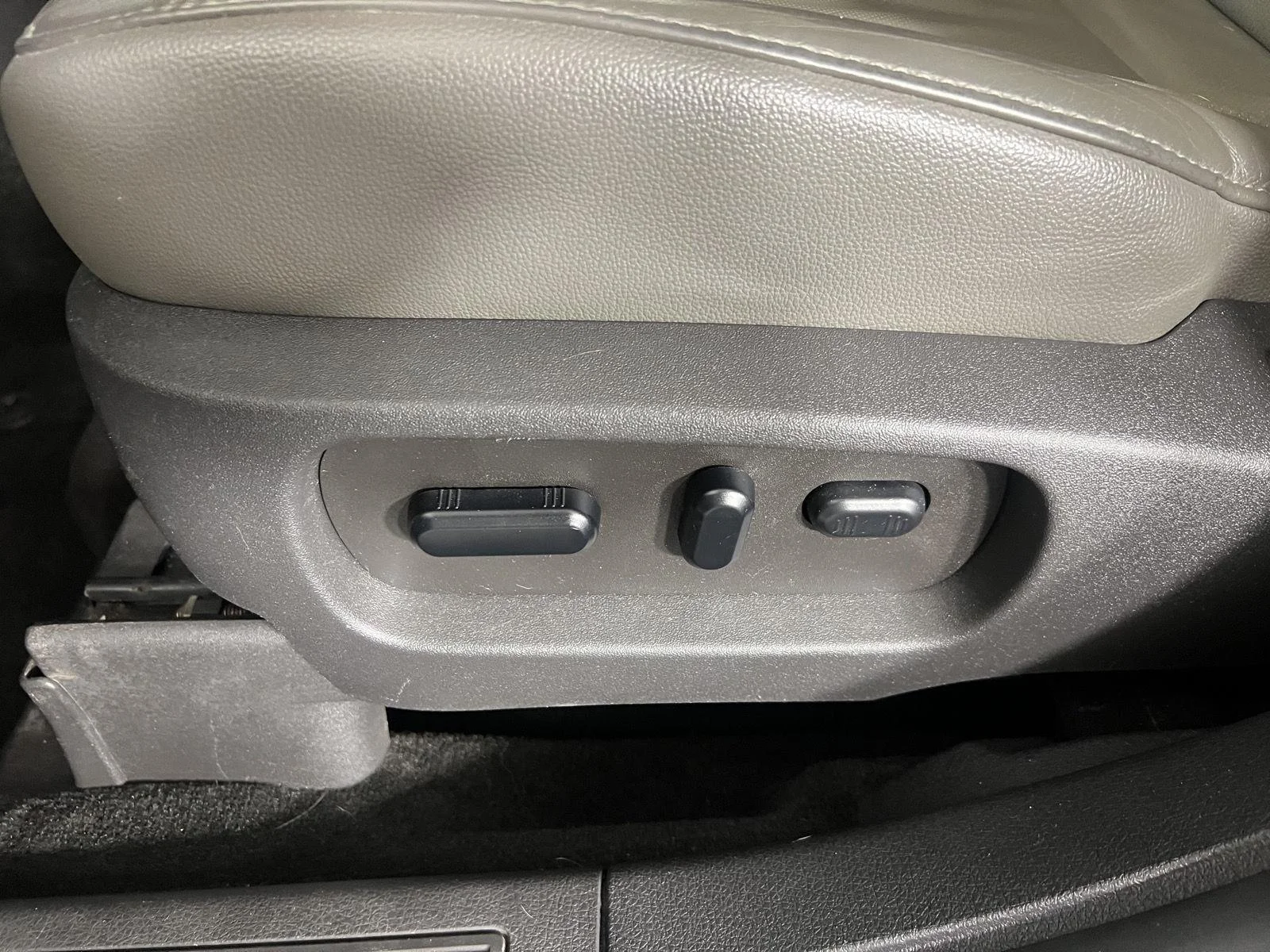 Used 2019 Blue Ford SEL image 17