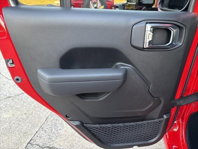 New 2026 Firecracker Red Clear-Coat Exterior Paint Jeep Sport S image 25