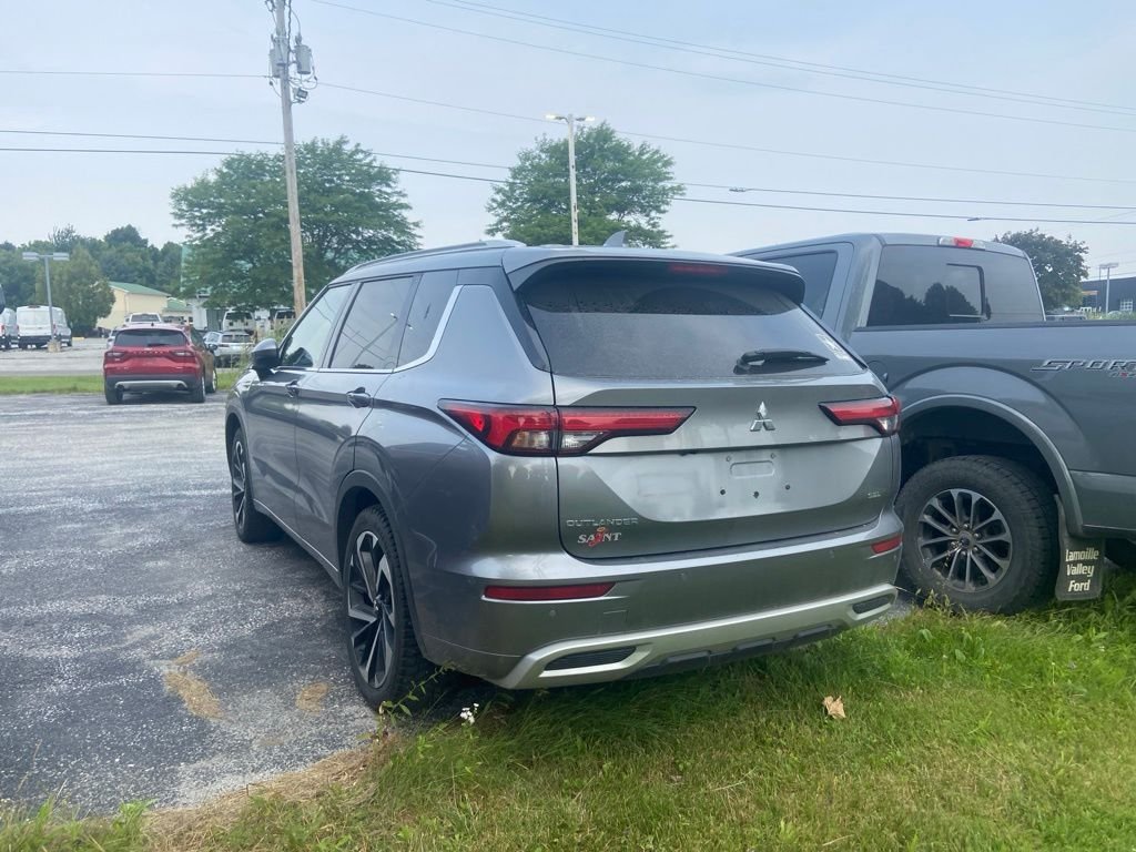 Used 2022 Gray Mitsubishi SEL image 4