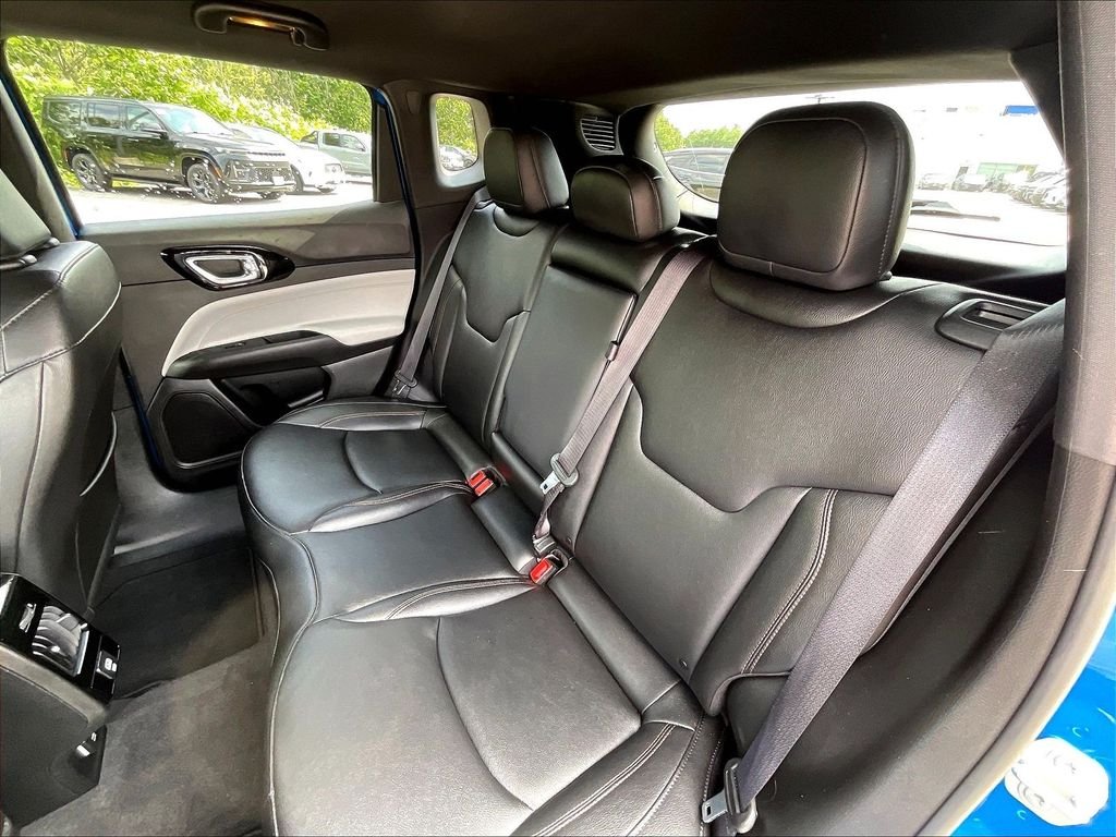 Used 2024 Hydro Blue Pearlcoat Jeep Limited image 14