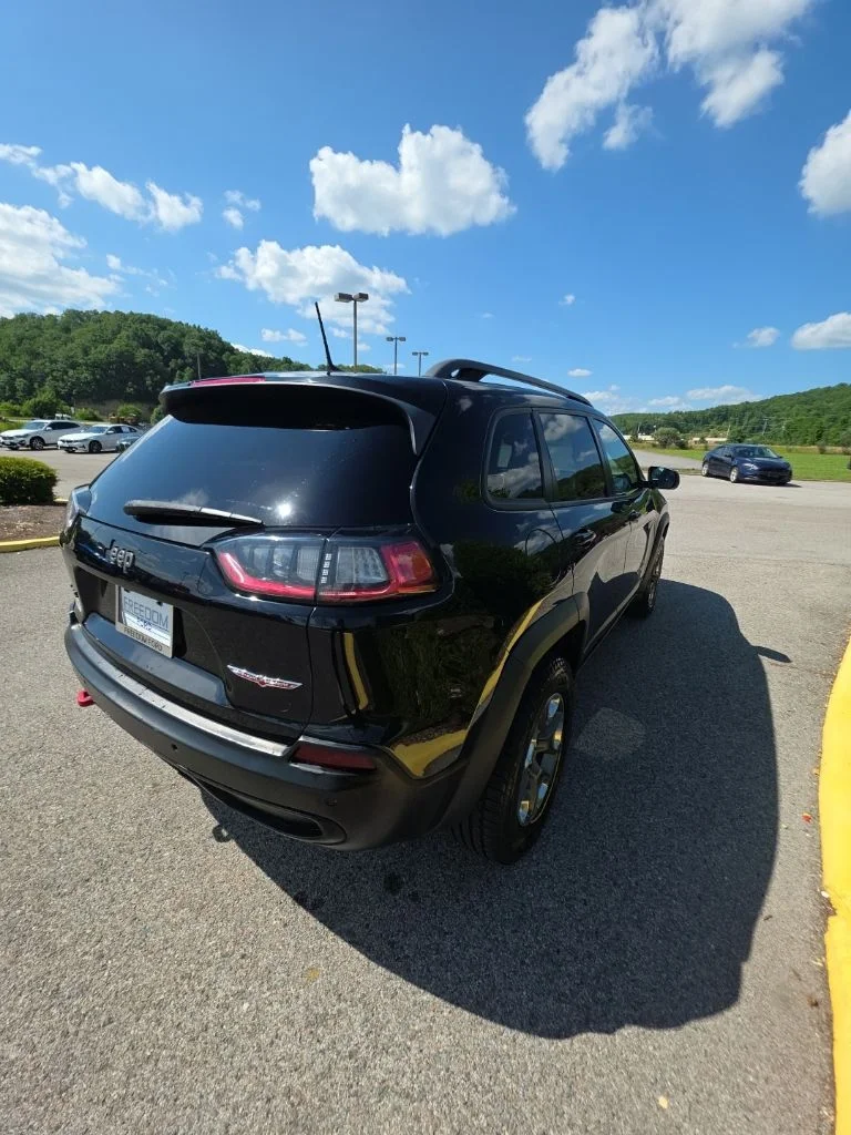 Used 2019 Diamond Black Jeep Trailhawk image 25