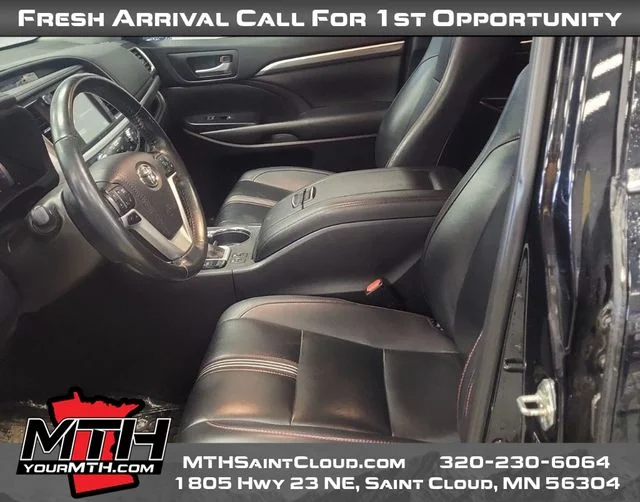 Used 2019 Black Toyota XLE image 3