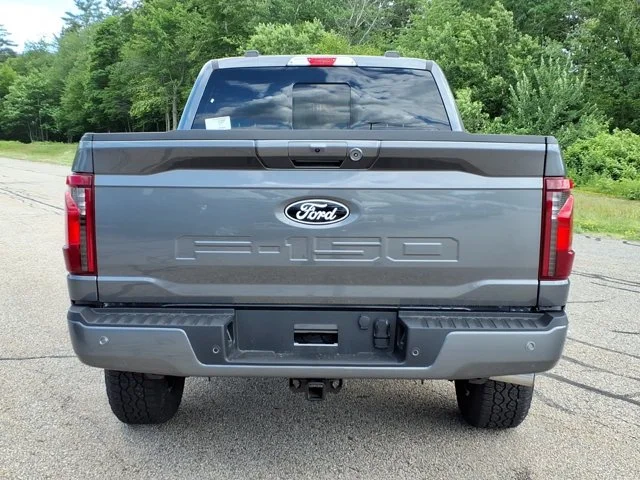 New 2026 Carbonized Gray Metallic Ford XLT image 25