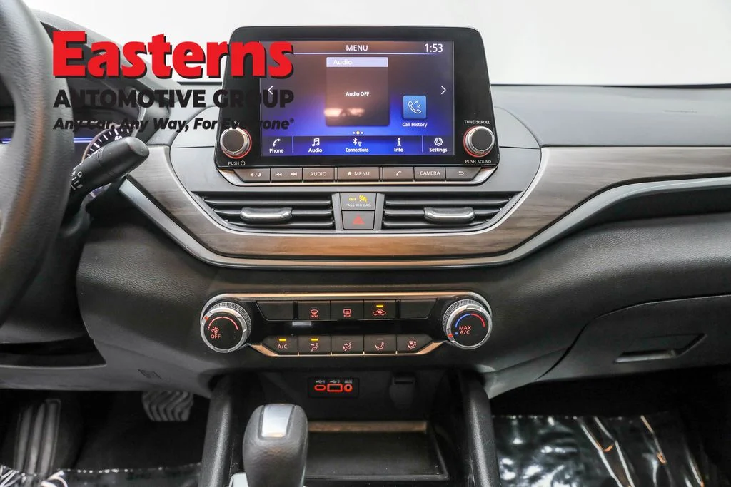 Used 2024 Black Nissan 2.5 SV image 12