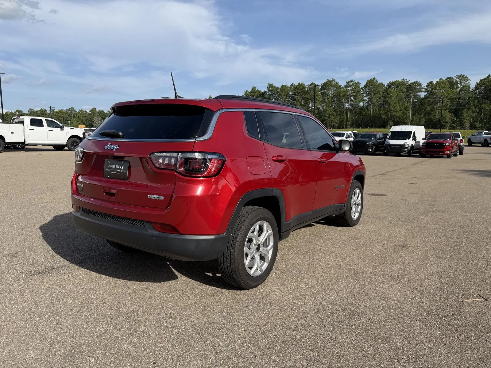 Used 2025 Red Hot Pearlcoat Jeep Latitude image 6
