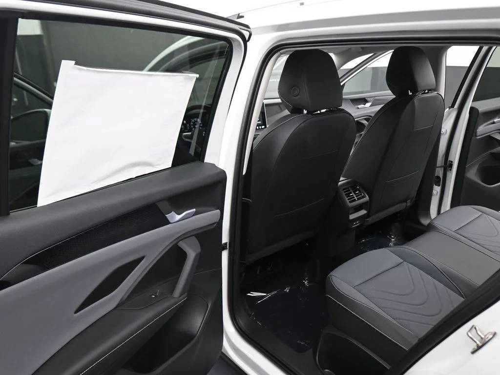 2026 Volkswagen Tiguan SE - Photo 40