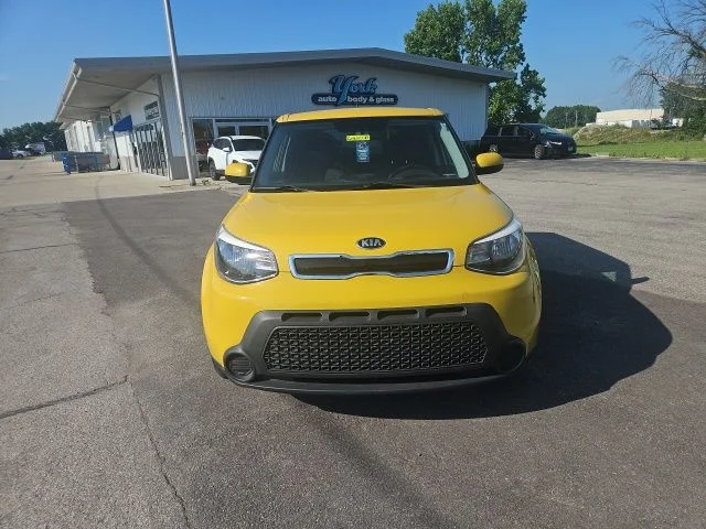 Used 2015 Yellow Kia Plus image 3
