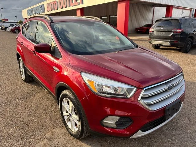 Used 2018 Red Ford SE image 1