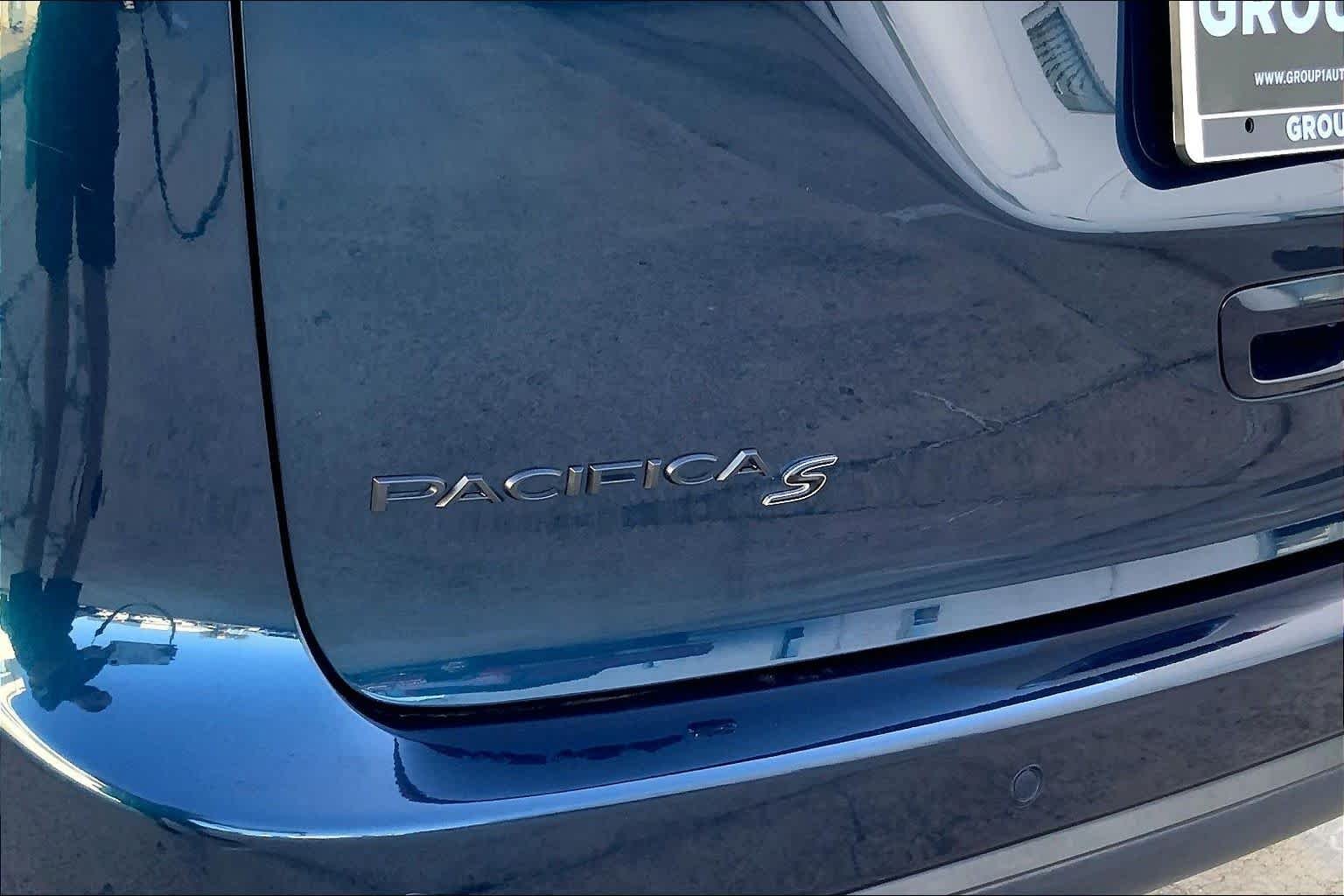 Used 2025 Fathom Blue Pearlcoat Chrysler Limited image 31