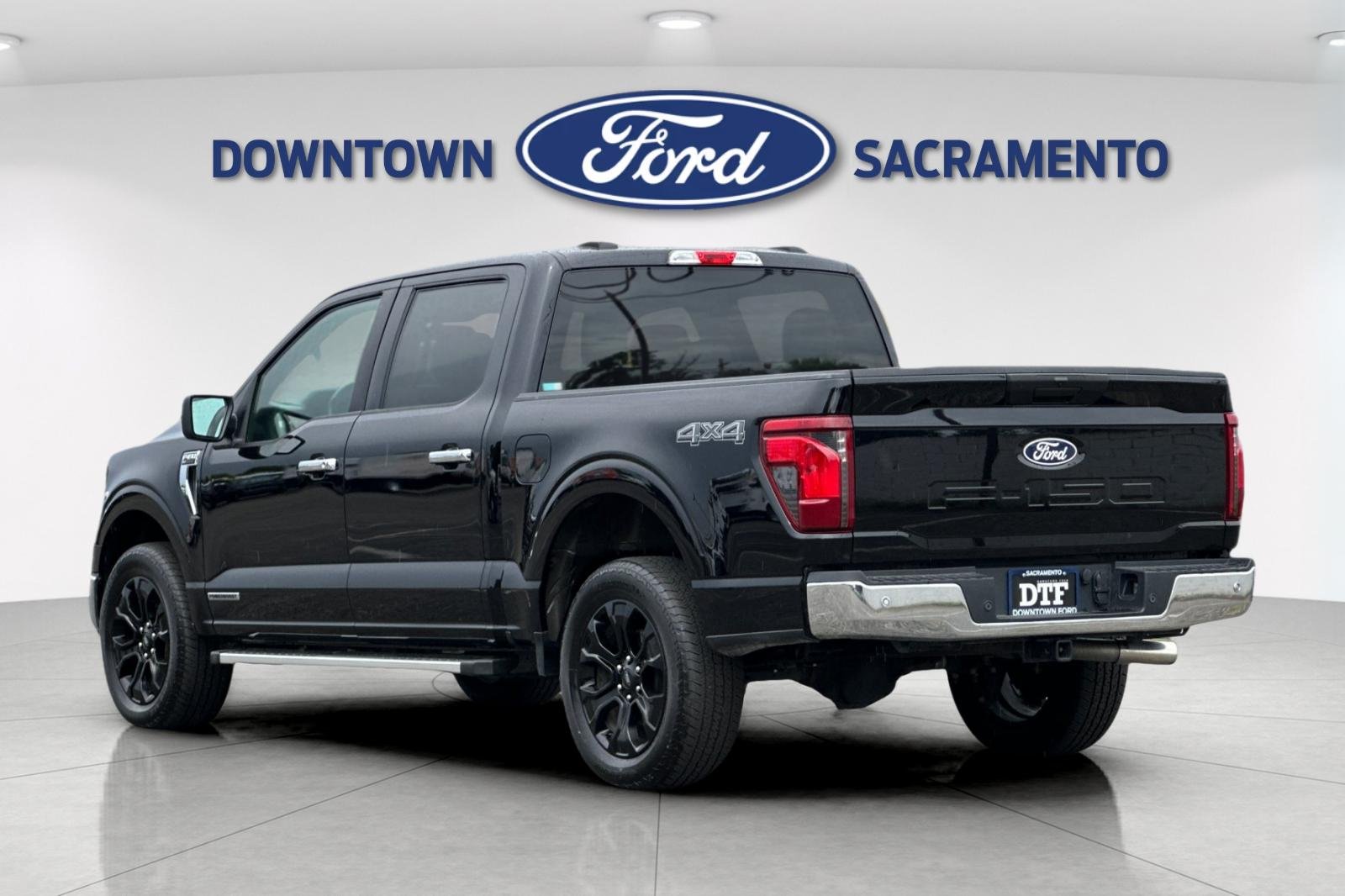 Used 2025 Agate Black Metallic Ford XLT image 8
