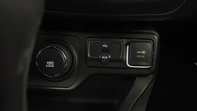 Used 2022 Slate Blue Jeep Latitude image 31