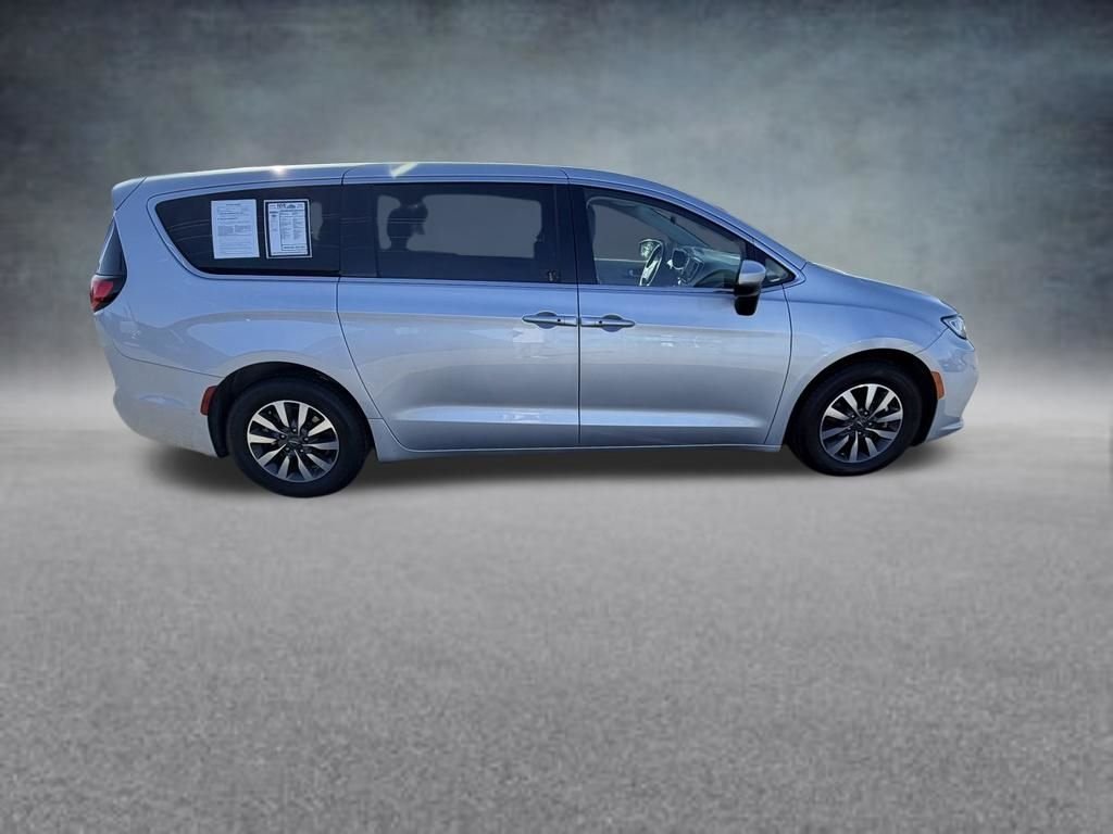 Used 2023 Silver Chrysler Touring L image 7
