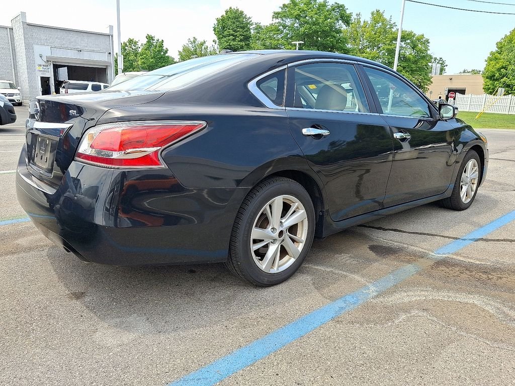 Used 2015 Black Nissan 2.5 SL image 5
