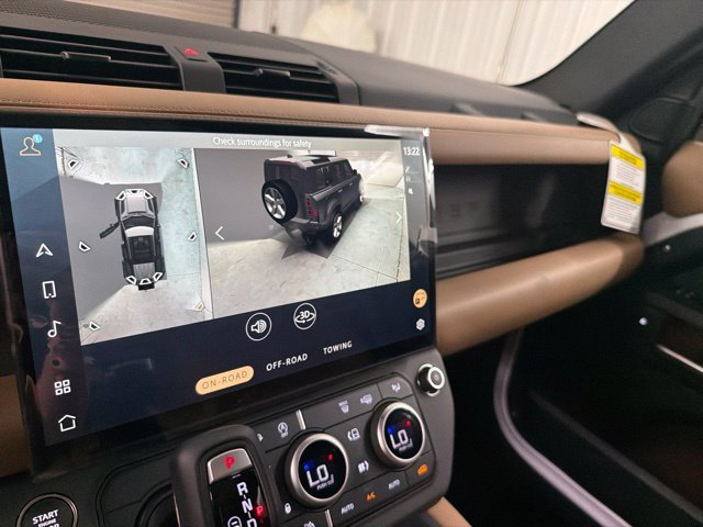 New 2026 Fuji White Land Rover X-Dynamic SE image 32
