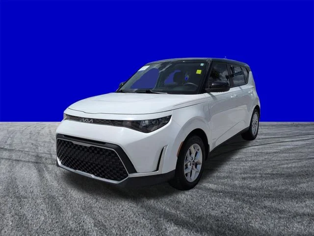 Used 2025 White Kia S image 8