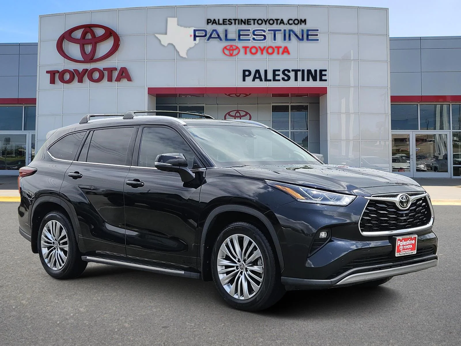 Used 2024 Black Toyota Platinum FWD (Natl) image 1
