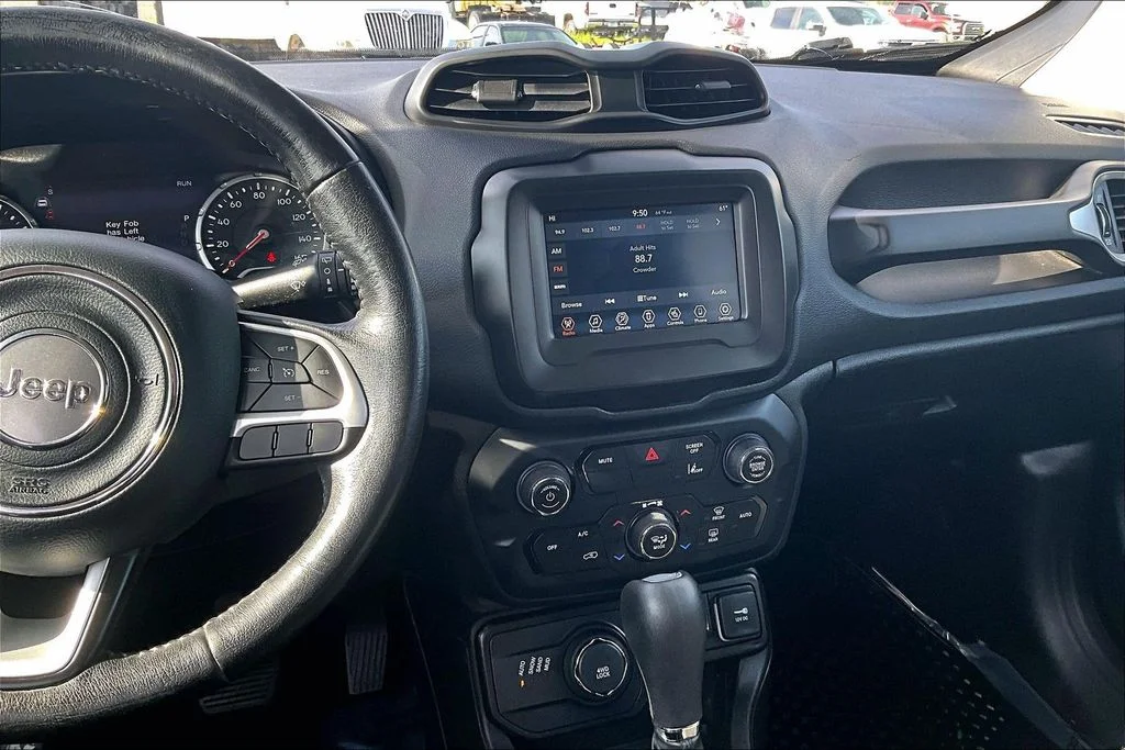 Used 2021 Silver Jeep Latitude image 6