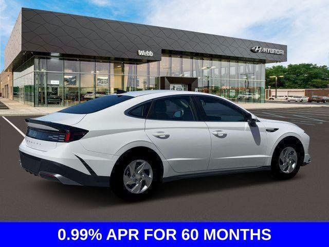 New 2026 White Hyundai SE image 17