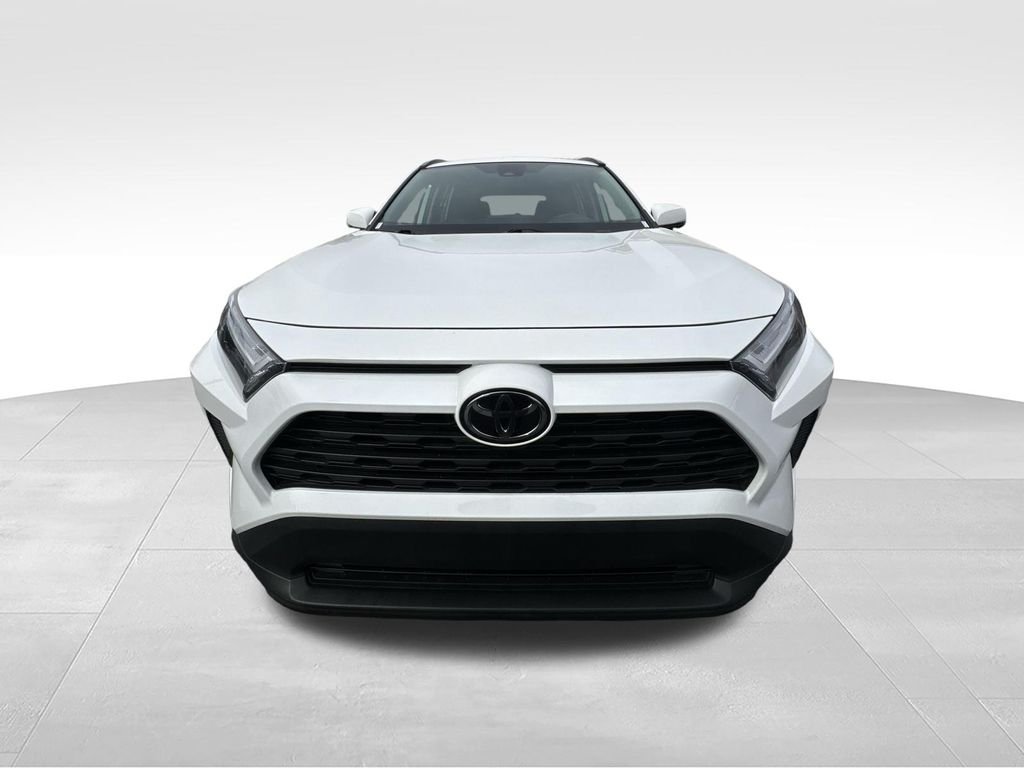 Used 2022 White Toyota XLE image 26