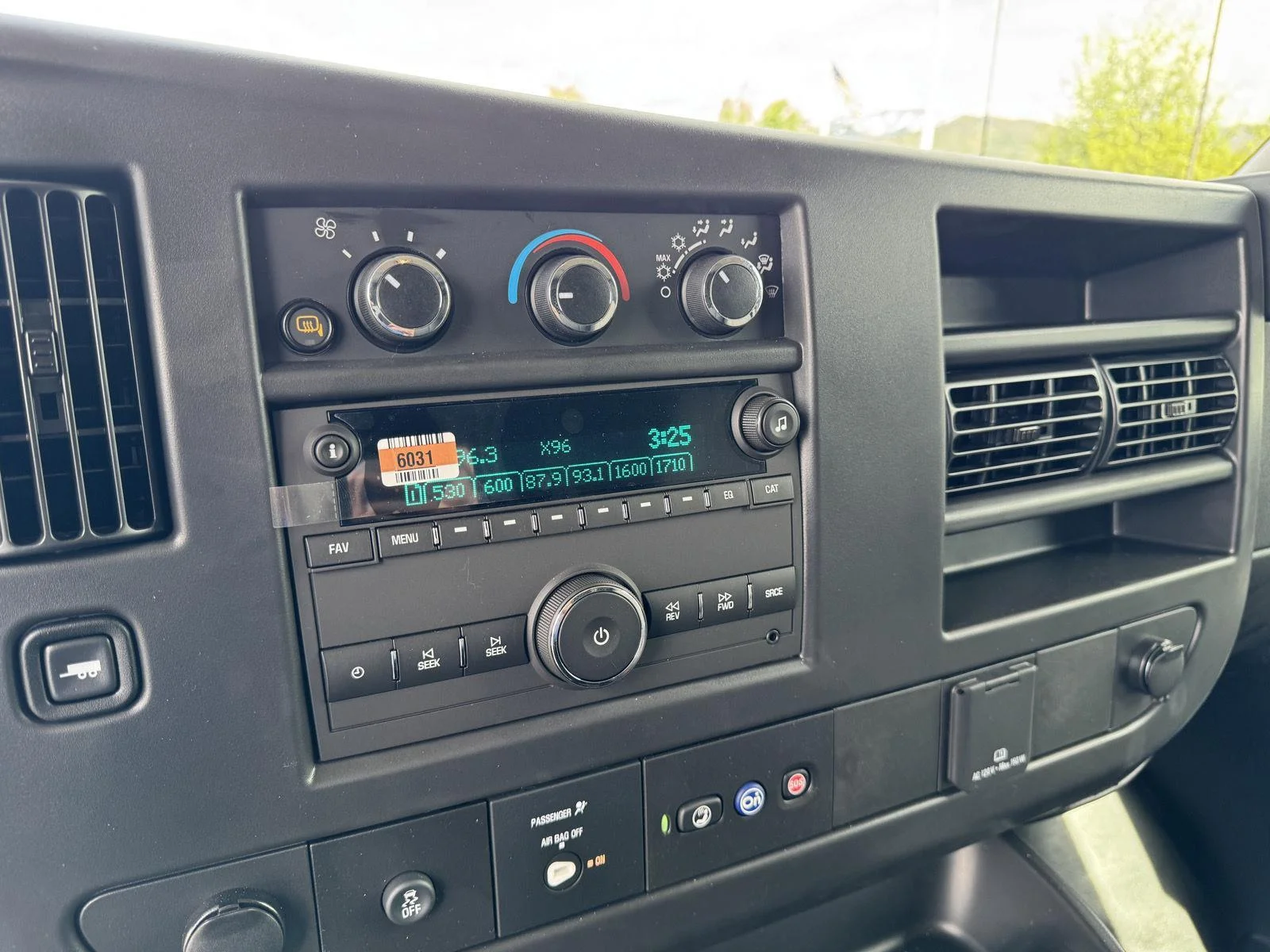 2025 GMC Savana Cargo Work Van - Photo 17