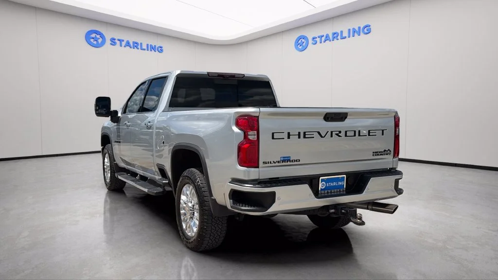 Used 2022 SILVER ICE METALLIC Chevrolet High Country image 6