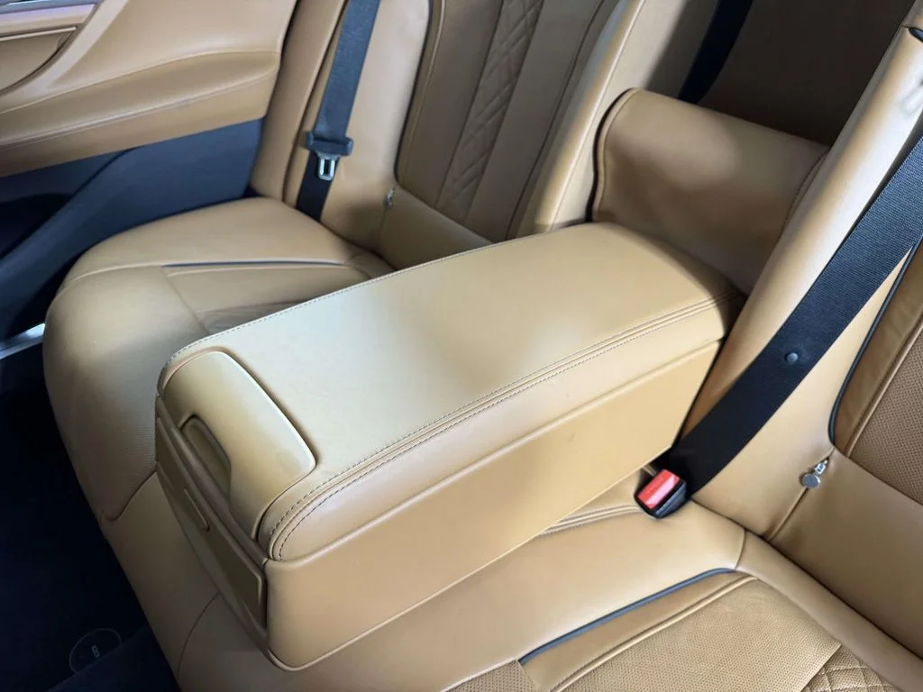 New 2022 Black BMW 750i xDrive image 34