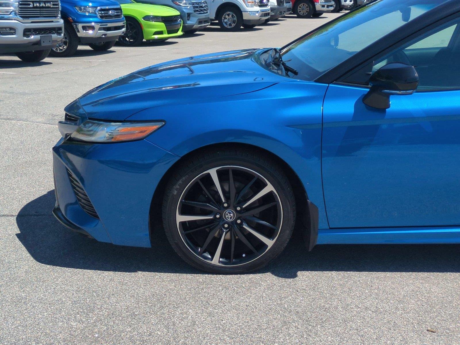 Used 2019 Blue Streak/Midnight Black Metallic Toyota XSE image 10