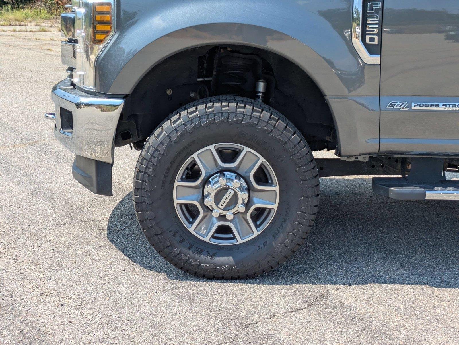 Used 2018 Magnetic Metallic Ford LARIAT image 10