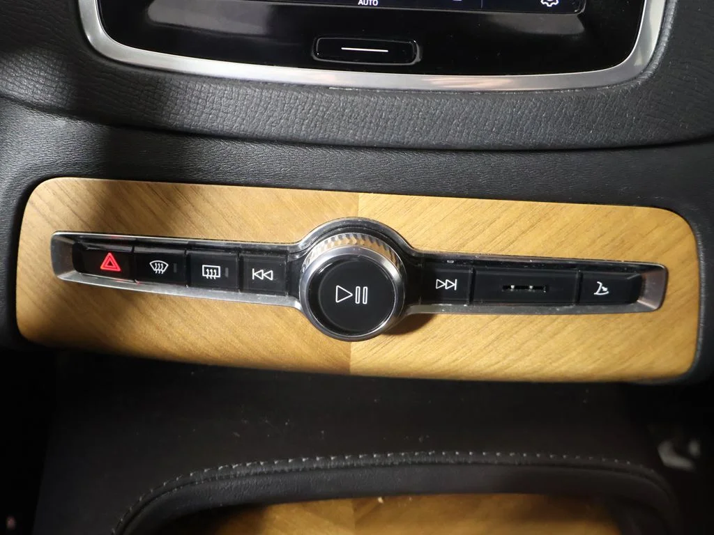 Used 2023 Silver Volvo B6 Core image 51