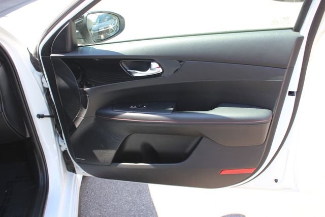 Used 2023 White Kia GT image 32