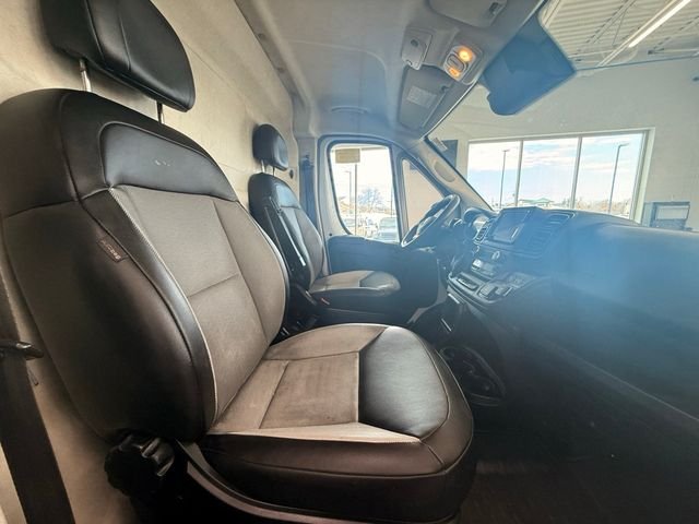 Used 2022 White Ram Base image 18