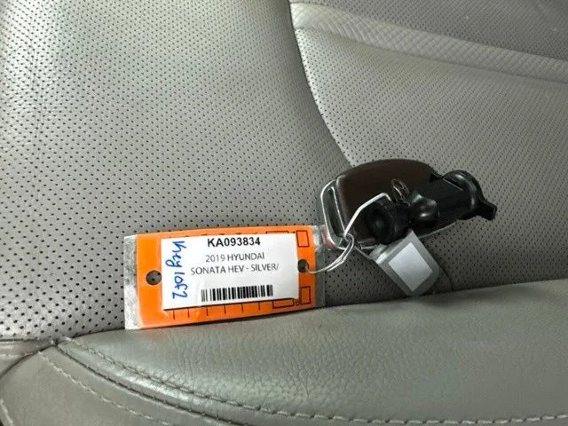 Used 2019 Silver Hyundai Limited image 31