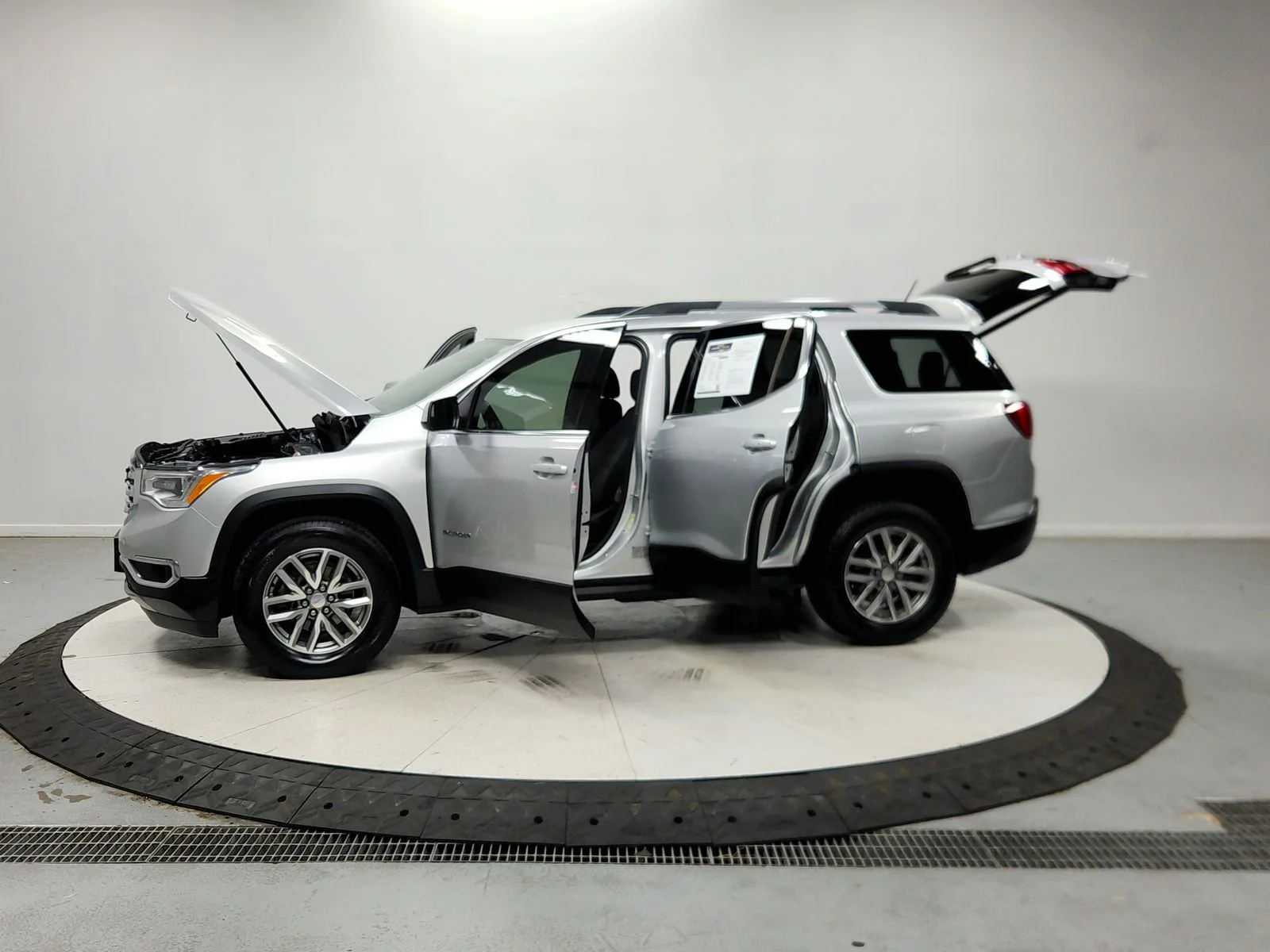 Used 2018 Silver GMC SLE-2 image 13