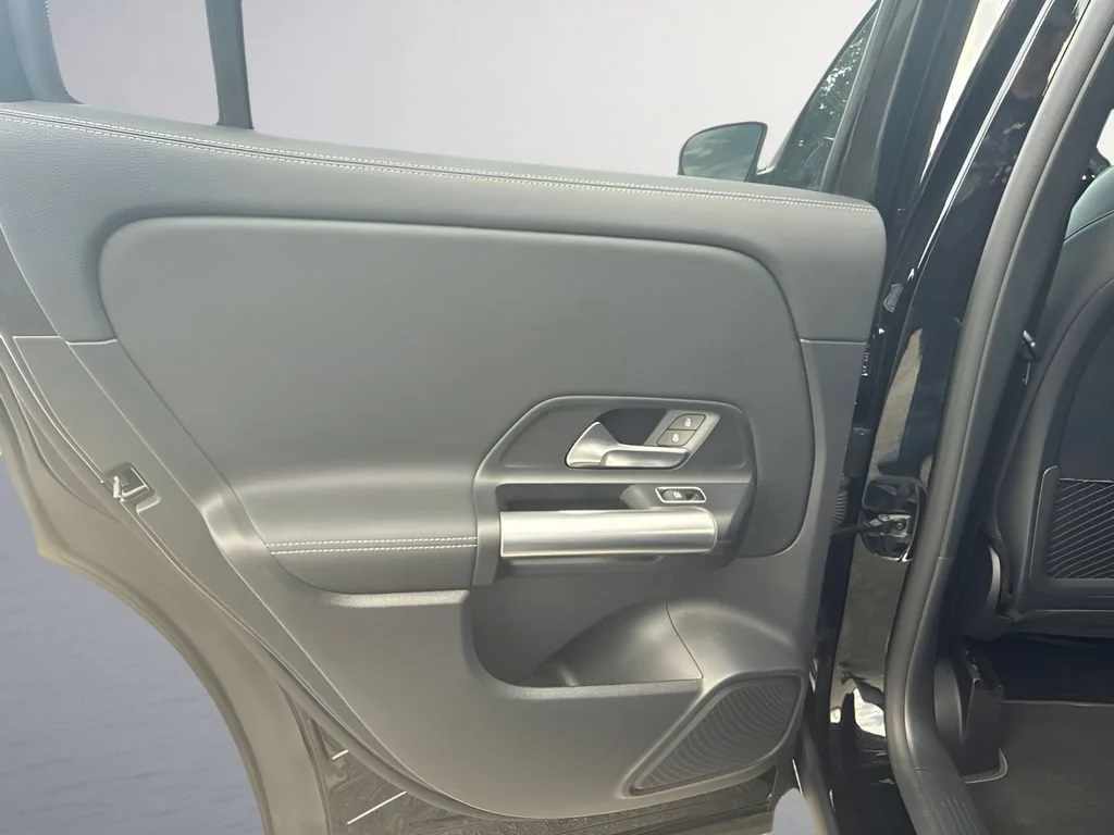 Used 2025 Black Mercedes-Benz GLA 250 image 27