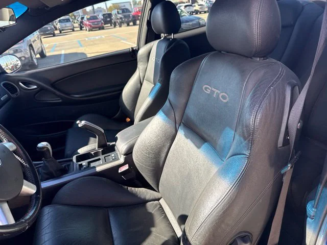 Used 2006 Blue Pontiac Base image 18