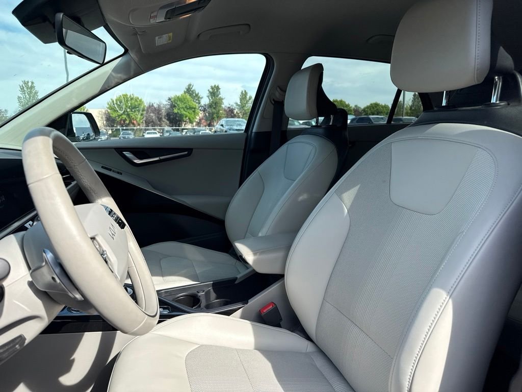 Used 2023 Cityscape Green Kia Wind image 9