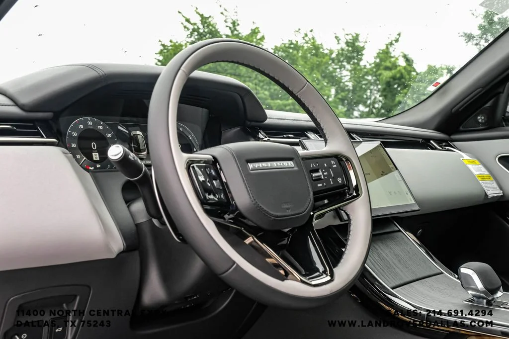 New 2026 Ostuni Pearl Wht Prem Met Land Rover Dynamic SE image 14