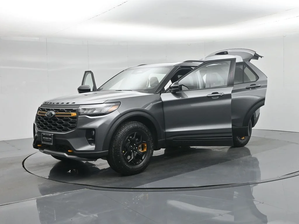 New 2026 Carbonized Gray Metallic Ford Tremor image 37