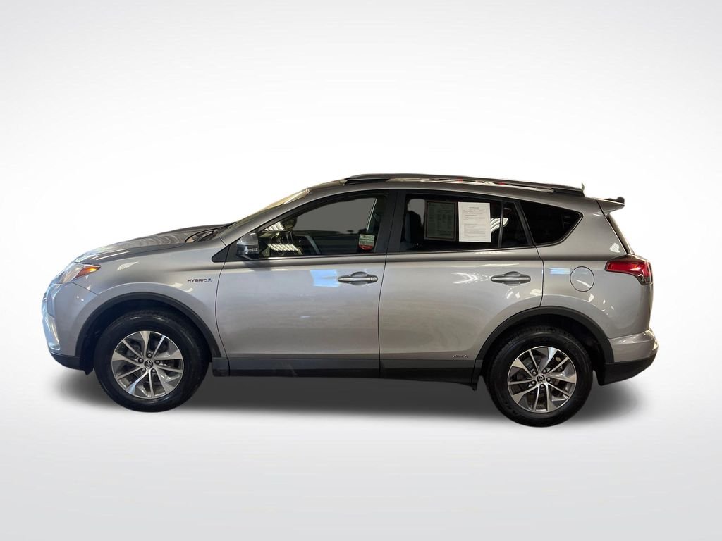 Used 2017 Silver Toyota XLE image 2